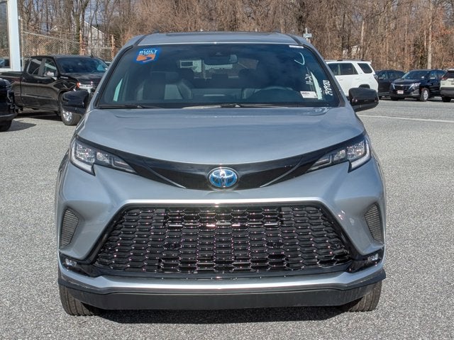 2025 Toyota Sienna XSE - NEW BraunAbility XI - Power In-Floor Ramp