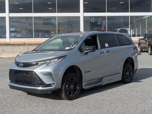 2025 Toyota Sienna XSE - BraunAbility XI - Power In-Floor Ramp