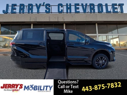 2025 Toyota Sienna XSE - BraunAbility XI - Power In-Floor Ramp