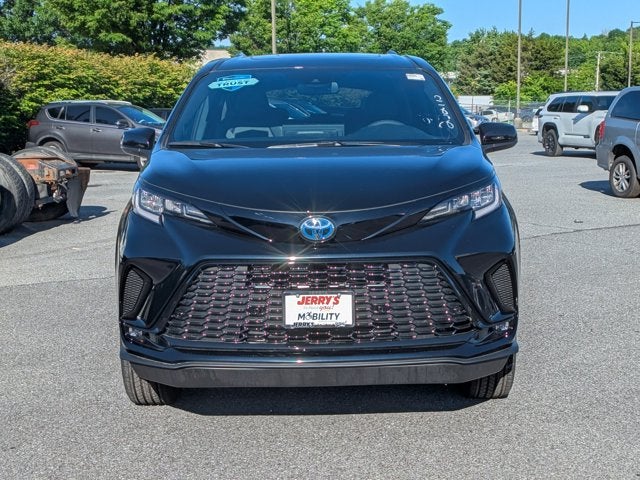 2025 Toyota Sienna XSE - NEW BraunAbility XI - Power In-Floor Ramp