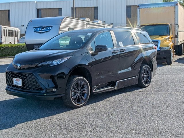 2025 Toyota Sienna XSE - BraunAbility XI - Power In-Floor Ramp