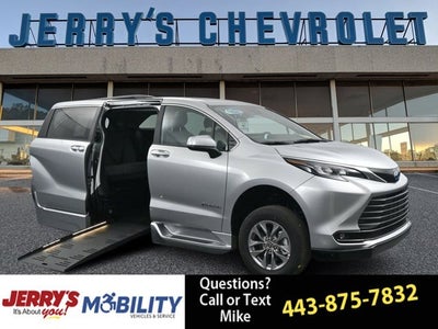 2025 Toyota Sienna XLE - BraunAbility XT - Power Fold-Out Ramp