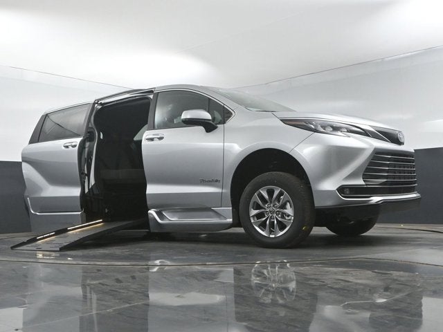 2025 Toyota Sienna XLE - BraunAbility XT - Power Fold-Out Ramp