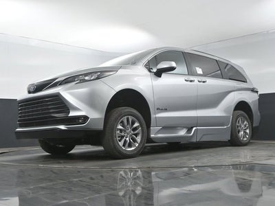 2025 Toyota Sienna XLE - BraunAbility XT - Power Fold-Out Ramp