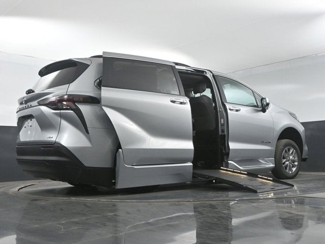 2025 Toyota Sienna XLE - BraunAbility XT - Power Fold-Out Ramp