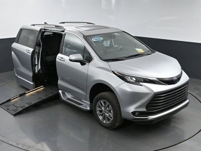 2025 Toyota Sienna XLE - BraunAbility XT - Power Fold-Out Ramp