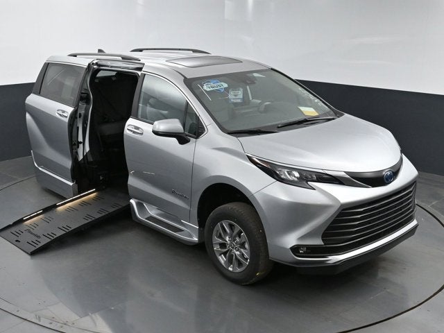 2025 Toyota Sienna XLE - BraunAbility XT - Power Fold-Out Ramp