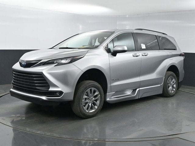 2025 Toyota Sienna XLE - BraunAbility XT - Power Fold-Out Ramp