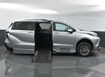 2025 Toyota Sienna XLE - BraunAbility XT - Power Fold-Out Ramp