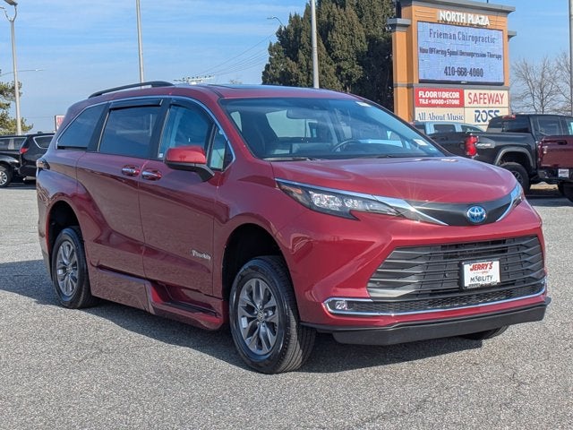 2024 Toyota Sienna XLE - BraunAbility XT - Power Fold-Out Ramp