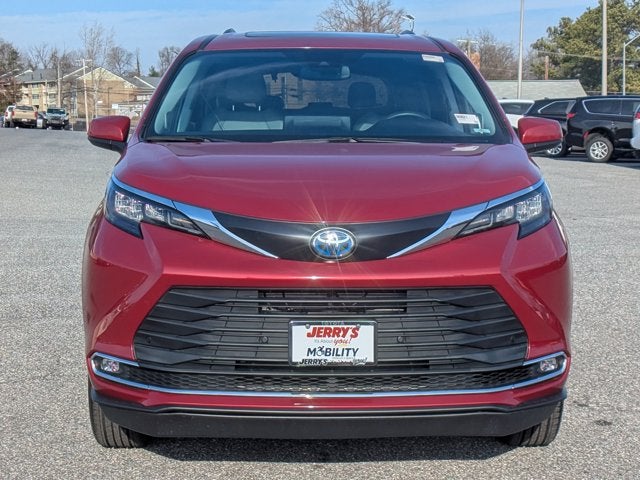 2024 Toyota Sienna XLE - BraunAbility XT - Power Fold-Out Ramp