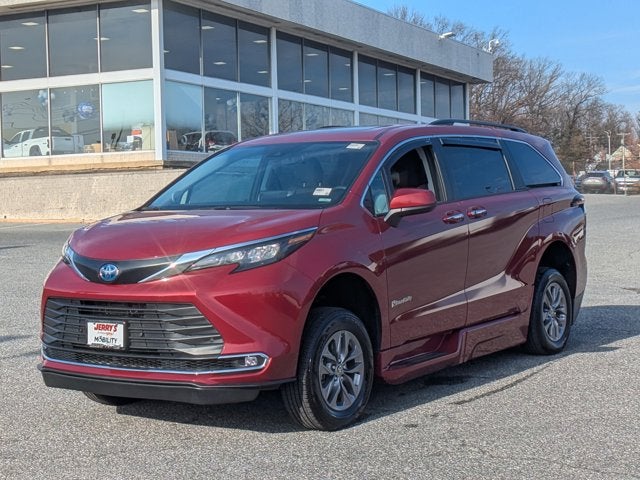 2024 Toyota Sienna XLE - BraunAbility XT - Power Fold-Out Ramp