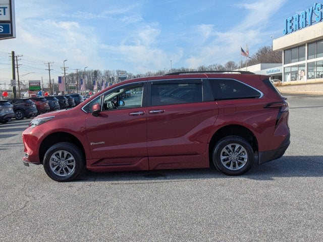2024 Toyota Sienna XLE - BraunAbility XT - Power Fold-Out Ramp