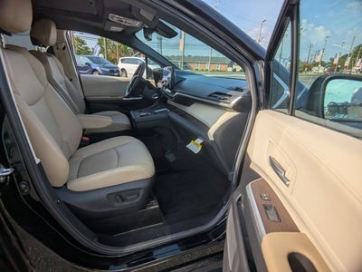 2024 Toyota Sienna XLE AWD[Pre-Owned] VMI NorthStar Power InFloor Ramp