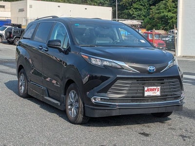 2024 Toyota Sienna XLE AWD[Pre-Owned] VMI NorthStar Power InFloor Ramp