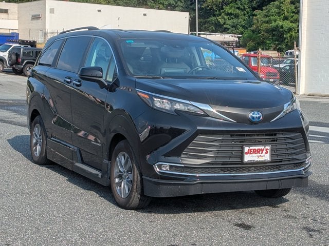 2024 Toyota Sienna XLE AWD[Pre-Owned] VMI NorthStar Power InFloor Ramp