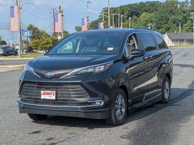 2024 Toyota Sienna XLE AWD[Pre-Owned] VMI NorthStar Power InFloor Ramp