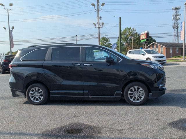 2024 Toyota Sienna XLE AWD[Pre-Owned] VMI NorthStar Power InFloor Ramp