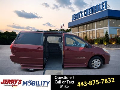 2010 Toyota Sienna CE - BraunAbility Rampvan, Power Fold Out