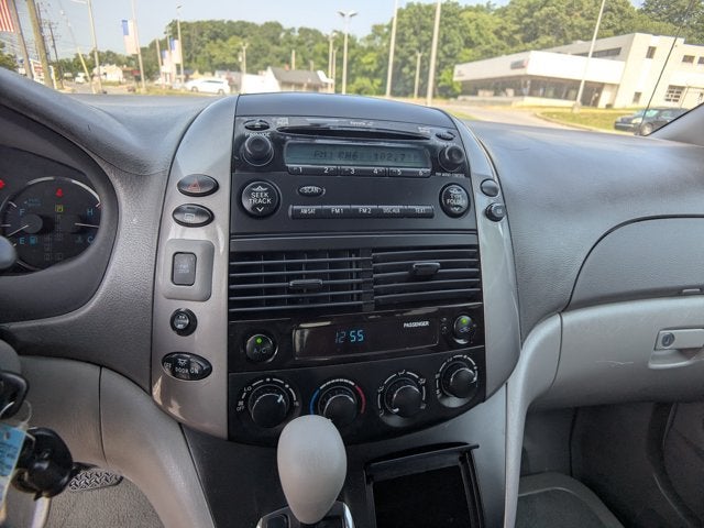 2010 Toyota Sienna CE - BraunAbility Rampvan, Power Fold Out