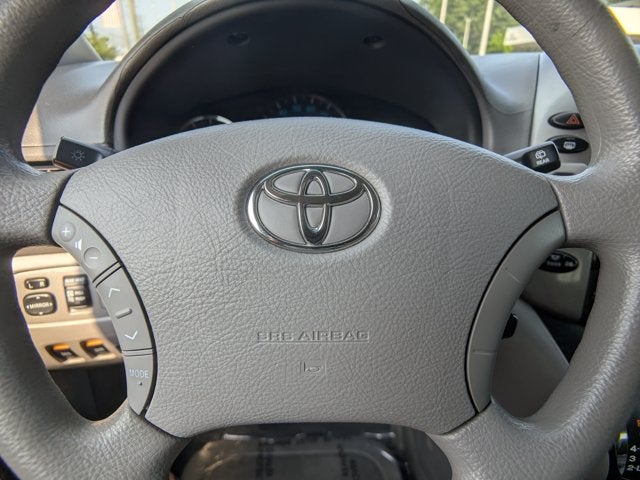 2010 Toyota Sienna CE - BraunAbility Rampvan, Power Fold Out