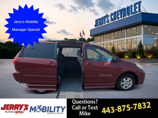 2010 Toyota Sienna CE - BraunAbility Rampvan, Power Fold Out