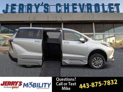 2025 Toyota Sienna LE - BraunAbility XT - Power Fold-Out Ramp