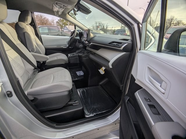 2025 Toyota Sienna LE - BraunAbility XT - Power Fold-Out Ramp