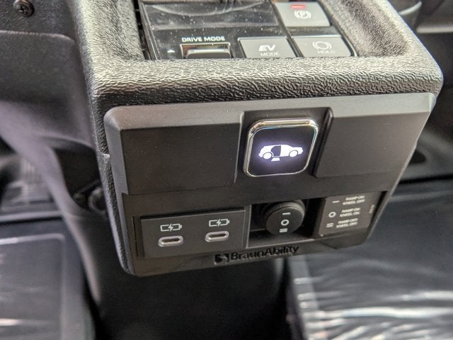 2025 Toyota Sienna LE - BraunAbility XT - Power Fold-Out Ramp