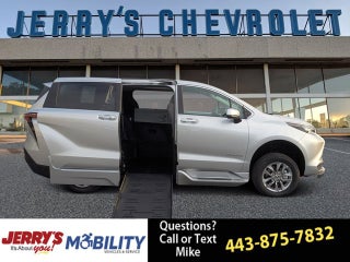 2025 Toyota Sienna LE - BraunAbility XT - Power Fold-Out Ramp