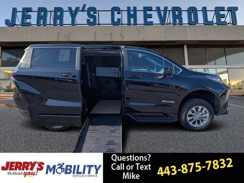 2025 Toyota Sienna LE - BraunAbility XT - Power Fold-Out Ramp