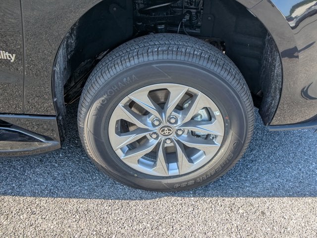 2025 Toyota Sienna LE - BraunAbility XT - Power Fold-Out Ramp