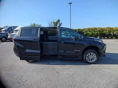 2025 Toyota Sienna LE - BraunAbility XT - Power Fold-Out Ramp