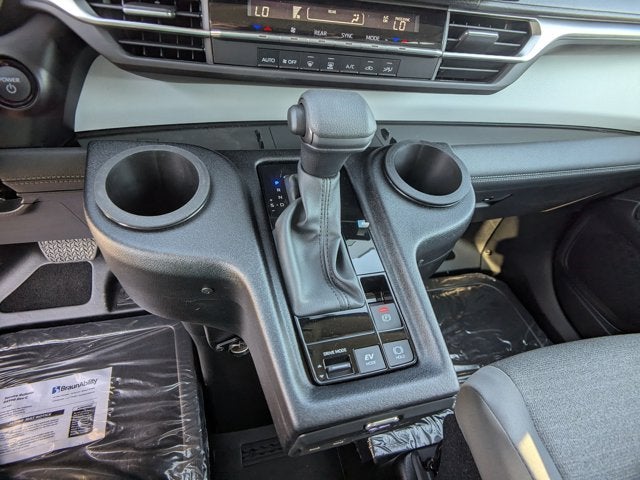 2025 Toyota Sienna LE - BraunAbility XT - Power Fold-Out Ramp