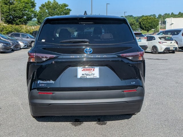 2025 Toyota Sienna LE - BraunAbility XT - Power Fold-Out Ramp