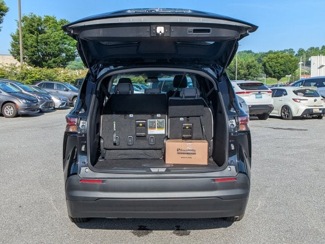 2025 Toyota Sienna LE - BraunAbility XT - Power Fold-Out Ramp