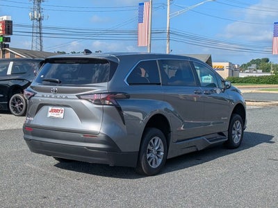2026 Toyota Sienna LE - [NEW] BraunAbility XT - Power Fold-Out Ramp