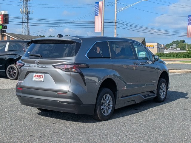 2026 Toyota Sienna LE - [NEW] BraunAbility XT - Power Fold-Out Ramp