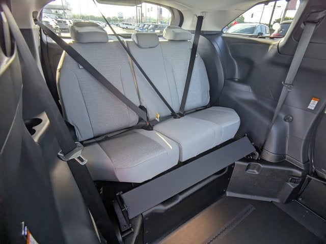 2026 Toyota Sienna LE - [NEW] BraunAbility XT - Power Fold-Out Ramp