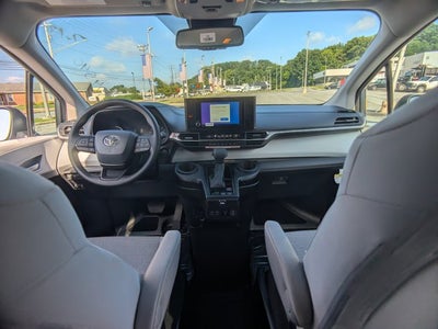 2026 Toyota Sienna LE - [NEW] BraunAbility XT - Power Fold-Out Ramp