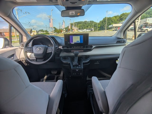 2026 Toyota Sienna LE - [NEW] BraunAbility XT - Power Fold-Out Ramp
