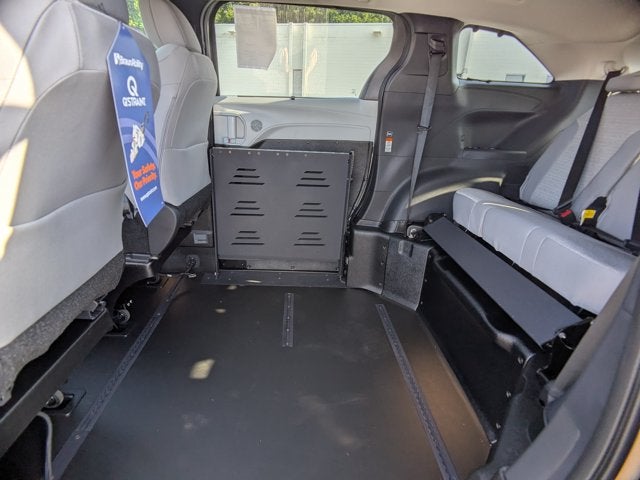 2026 Toyota Sienna LE - [NEW] BraunAbility XT - Power Fold-Out Ramp