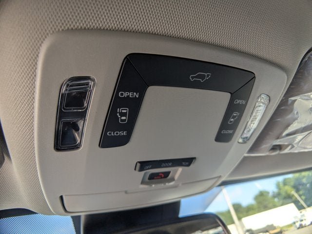 2026 Toyota Sienna LE - [NEW] BraunAbility XT - Power Fold-Out Ramp