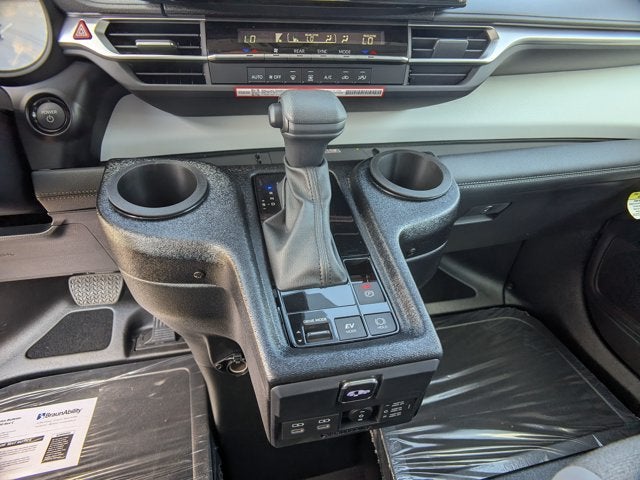 2026 Toyota Sienna LE - [NEW] BraunAbility XT - Power Fold-Out Ramp