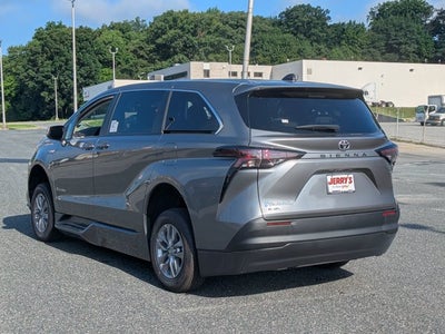 2026 Toyota Sienna LE - [NEW] BraunAbility XT - Power Fold-Out Ramp