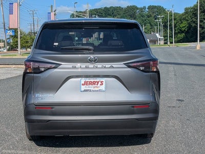 2026 Toyota Sienna LE - [NEW] BraunAbility XT - Power Fold-Out Ramp