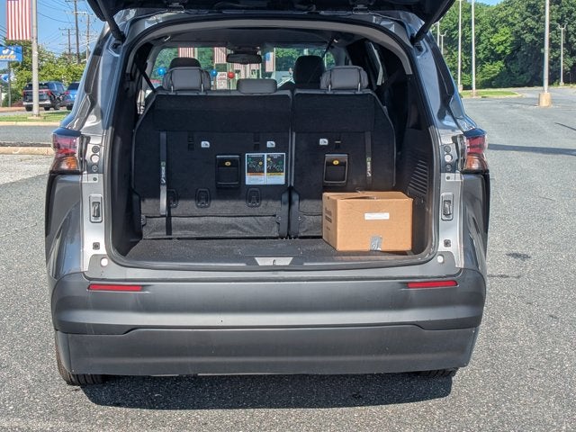 2026 Toyota Sienna LE - [NEW] BraunAbility XT - Power Fold-Out Ramp