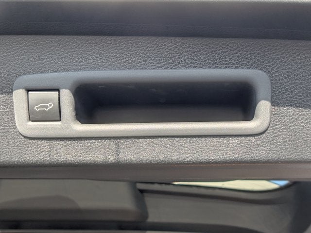 2026 Toyota Sienna LE - [NEW] BraunAbility XT - Power Fold-Out Ramp