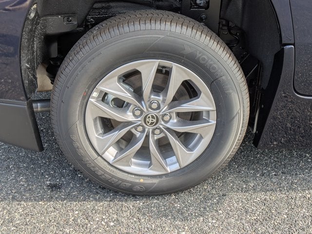 2026 Toyota Sienna LE - [NEW] BraunAbility XT - Power Fold-Out Ramp