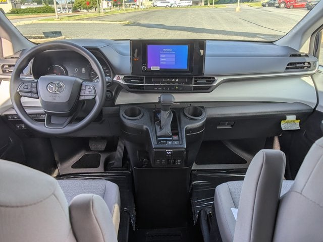 2026 Toyota Sienna LE - [NEW] BraunAbility XT - Power Fold-Out Ramp